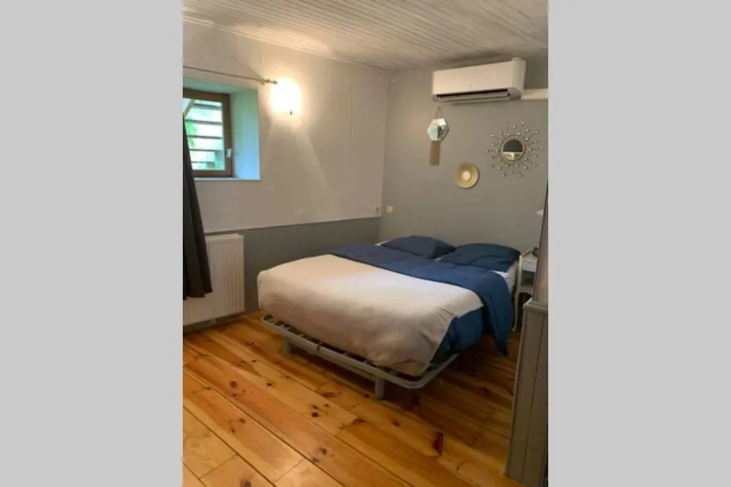 Appartement Le Gite De La Vallee Du Douctouyre Dun