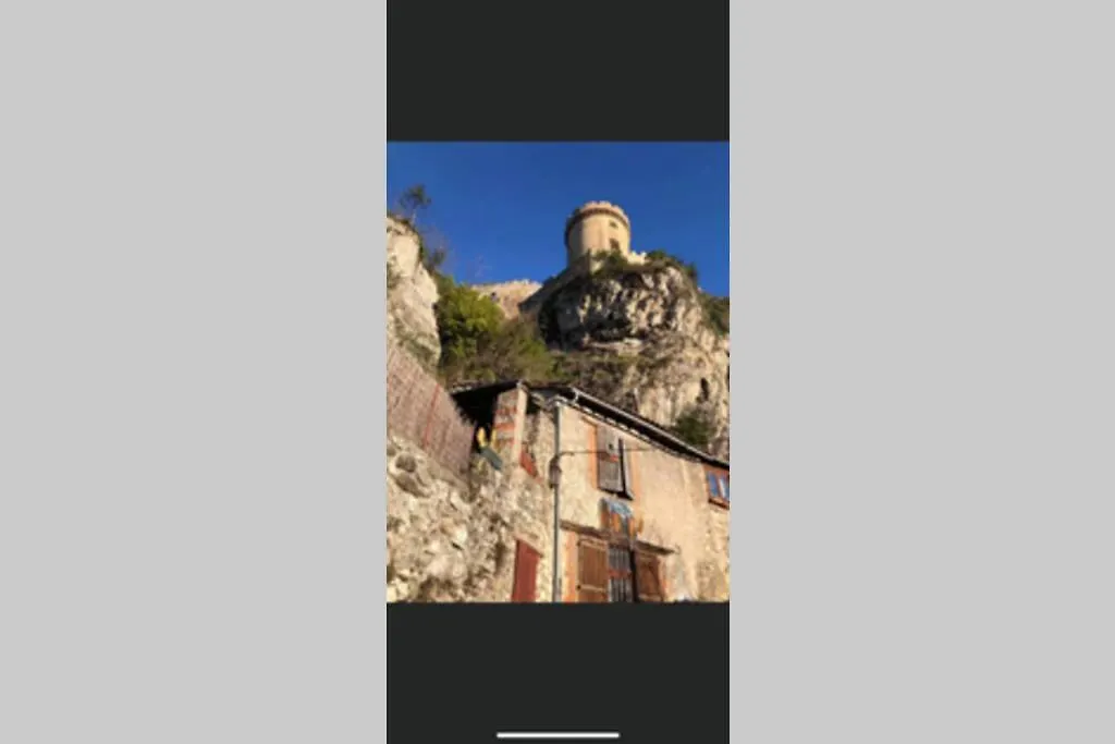 Le Gite De La Vallee Du Douctouyre Dun 0*,  Frankrijk