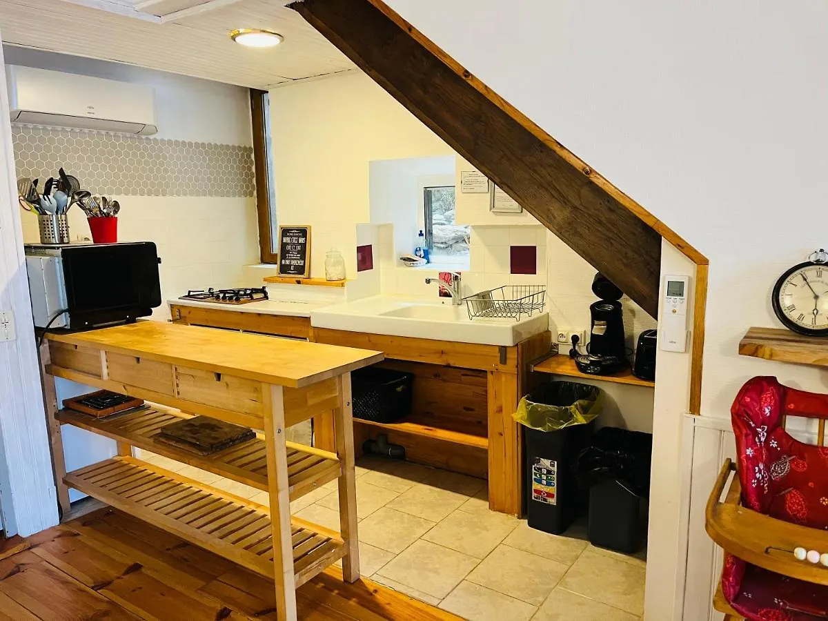 Appartement Le Gite De La Vallee Du Douctouyre Dun